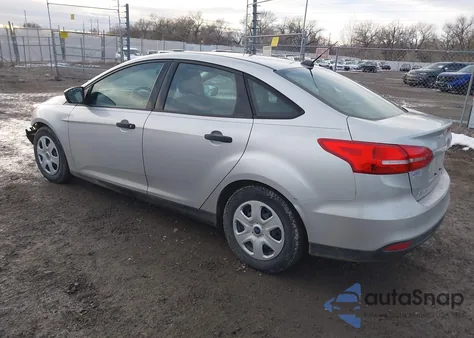 2015 Ford Focus S z USA, uszkodzony, nr VIN 1FADP3E26FL349542